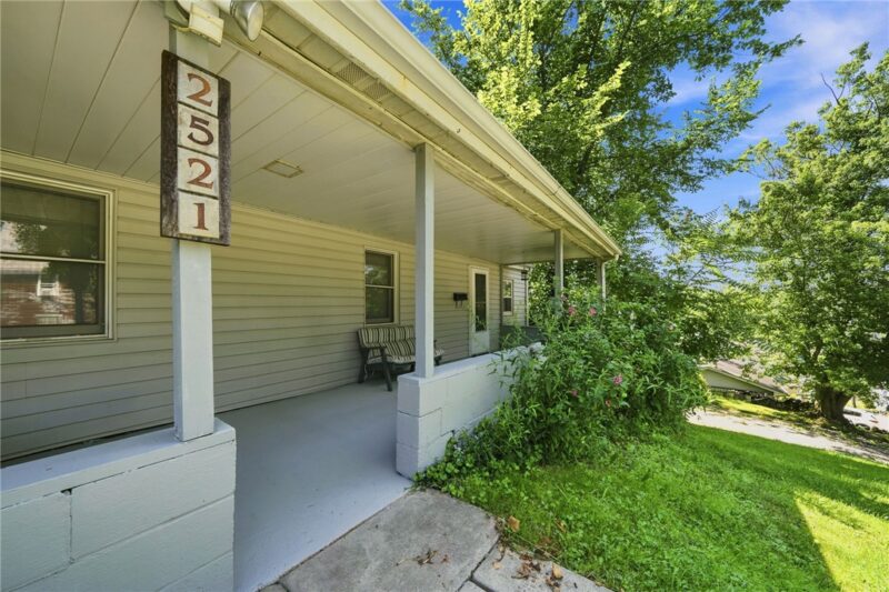 2521 Portland St — photo 2