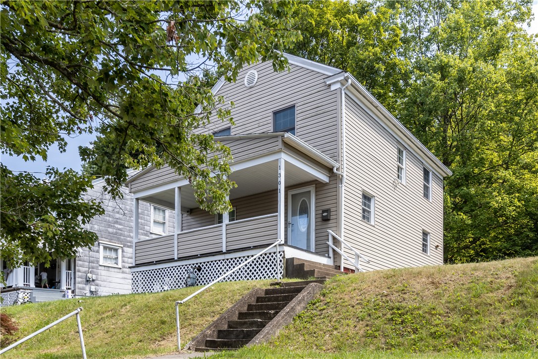 1301 Wade St — photo 1