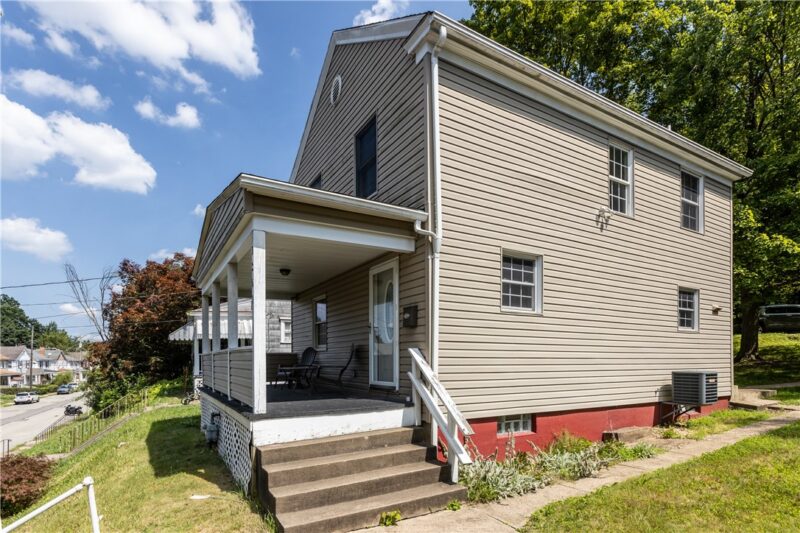 1301 Wade St — photo 2