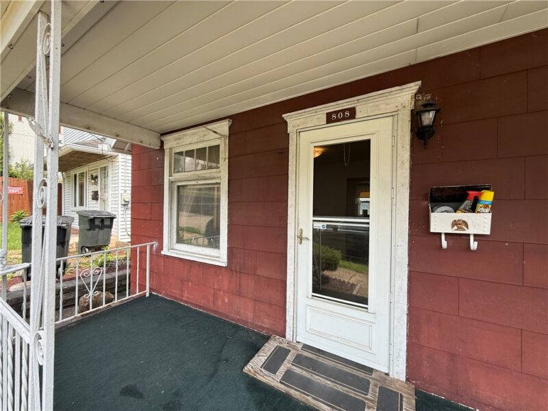 808 Meadow Ave — photo 2