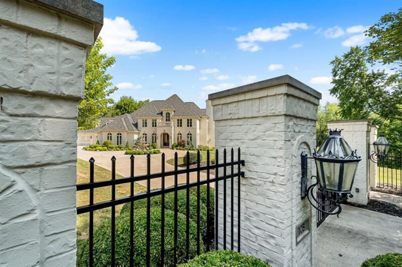 108 Carriage Hill DRIVE — photo 2