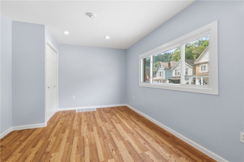 318 Brown Ave — photo 4