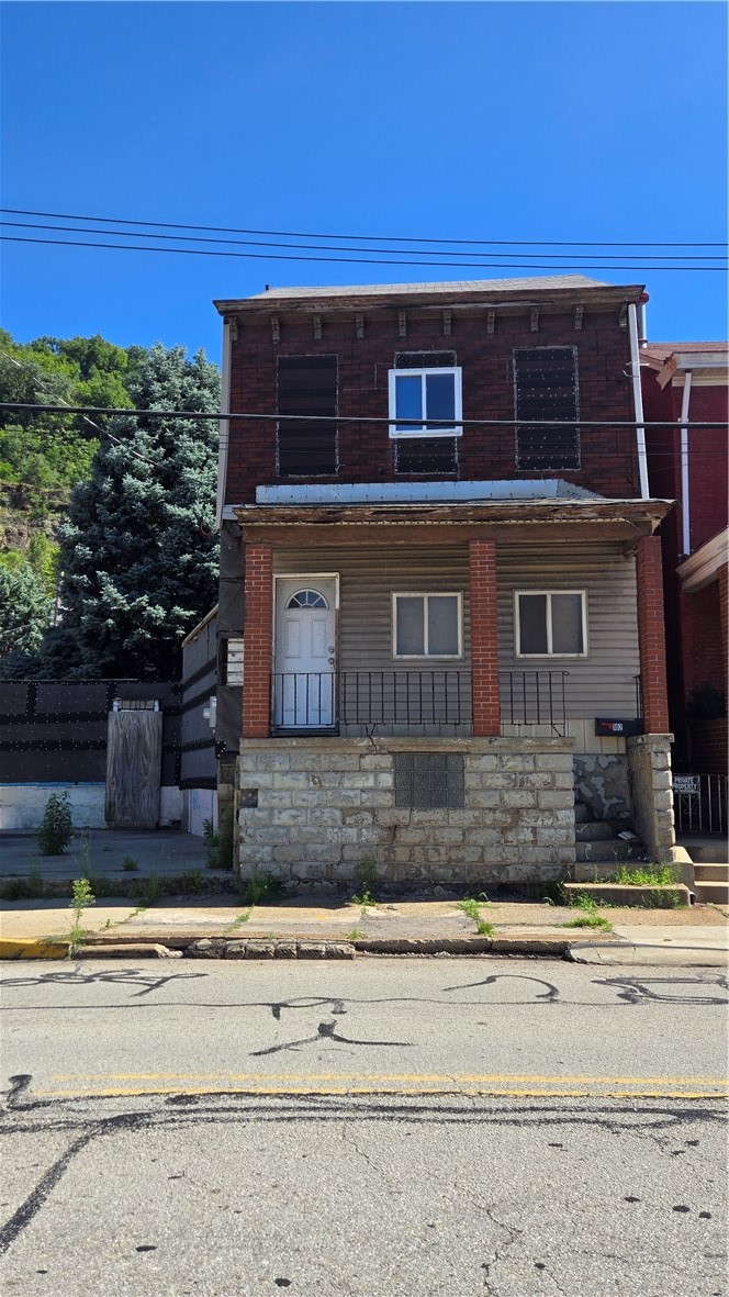 102 N Main Street — photo 1