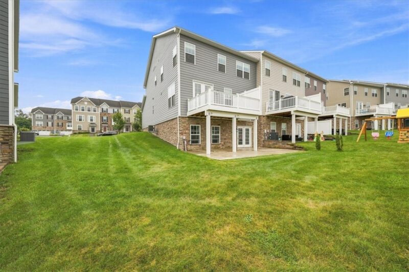 4205 Spruce Rd — photo 2