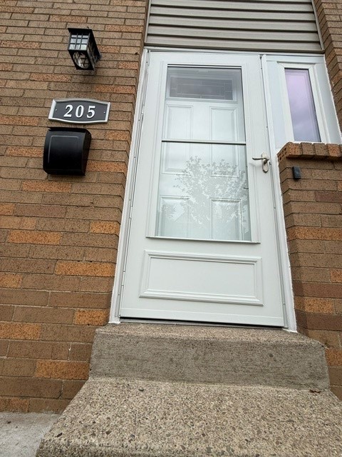 205 Rankin Blvd — photo 1