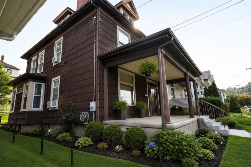 704 Lincoln St — photo 2
