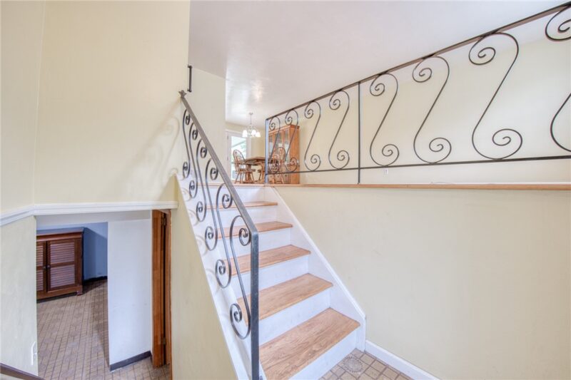110 York Dr — photo 2