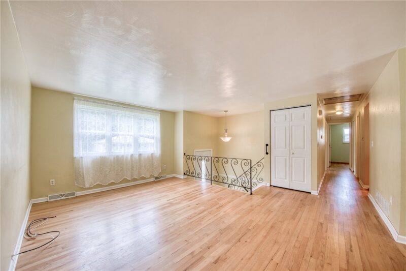 110 York Dr — photo 3