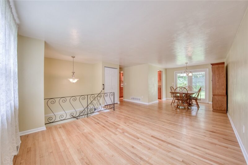 110 York Dr — photo 4