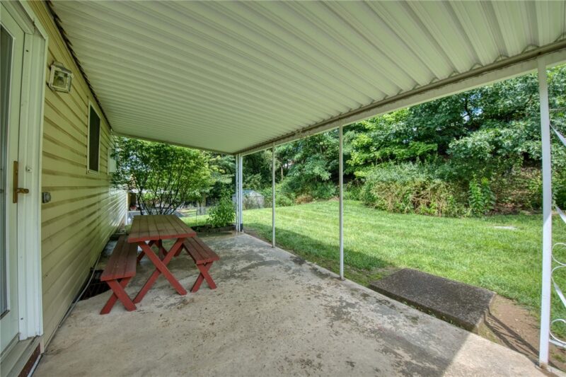 110 York Dr — photo 6