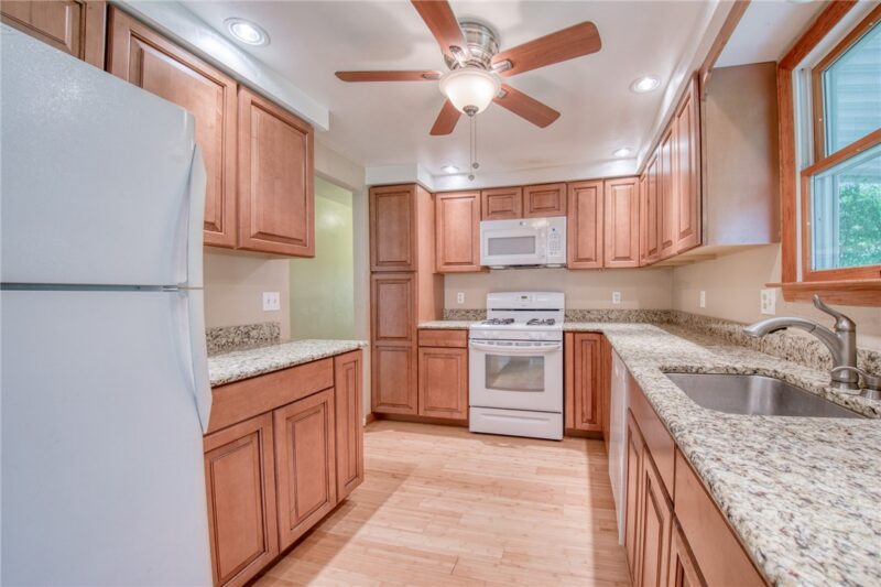 110 York Dr — photo 7