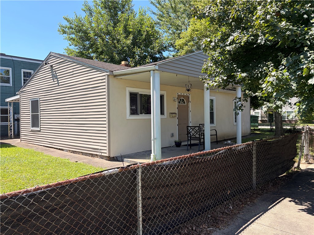 216 Halcomb Ave — photo 1