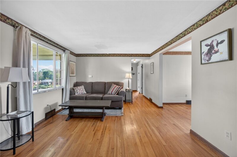 105 Flicker Dr — photo 4