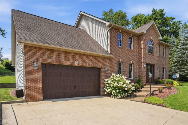 721 Stonebridge Drive — photo 3