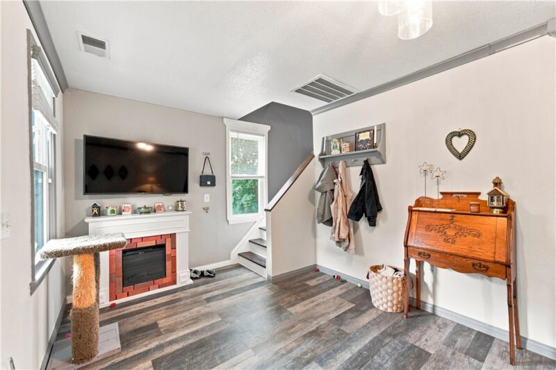 120 Morton Avenue — photo 4