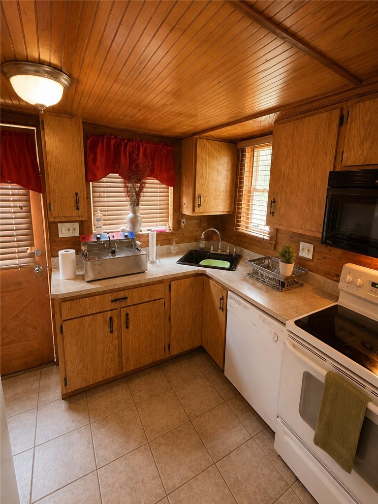 237 Saylong Dr — photo 3