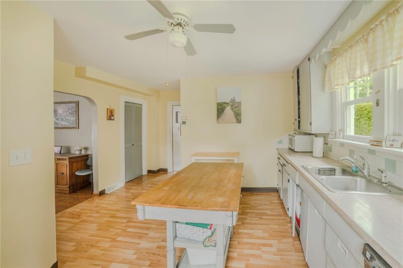 410 N 2nd St. — photo 7