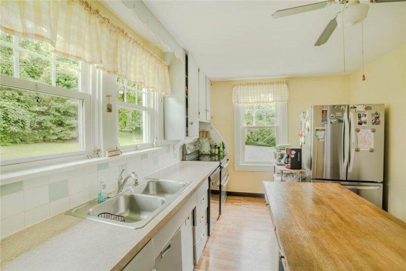 410 N 2nd St. — photo 8