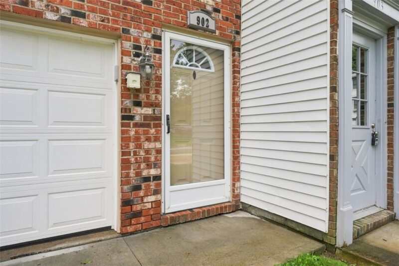 902 Lynwood — photo 3