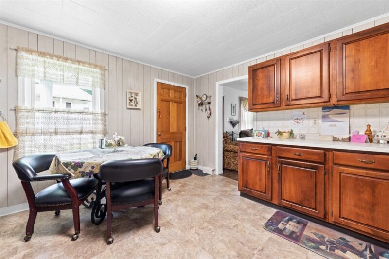 210 Brown Street — photo 3