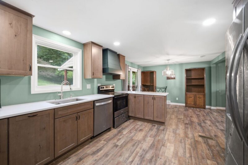 361 Algoma Drive — photo 4
