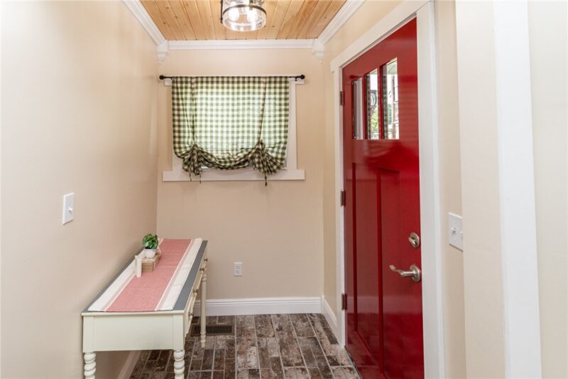 353 Derrick Ave — photo 5