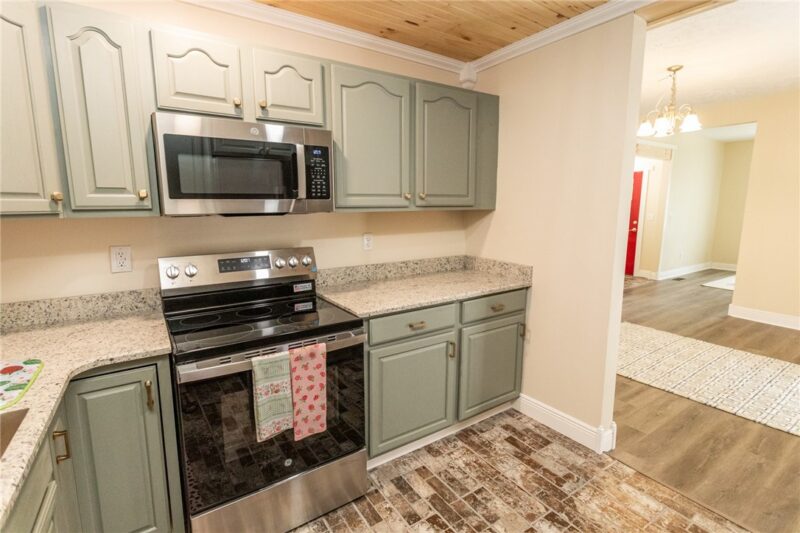 353 Derrick Ave — photo 7