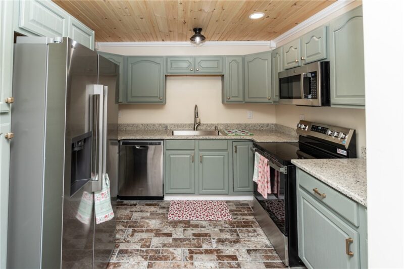 353 Derrick Ave — photo 8