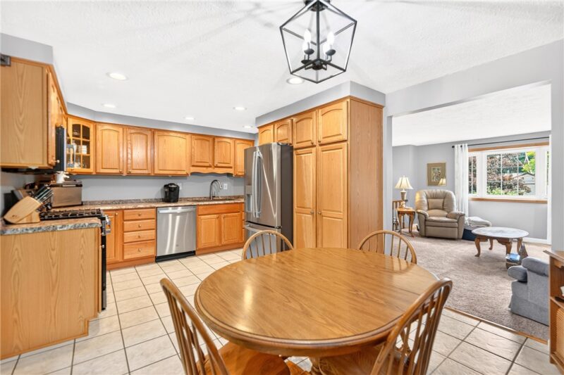 1909 Michren Cir — photo 3