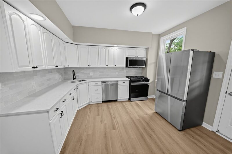 1428 Dormont Ave — photo 3