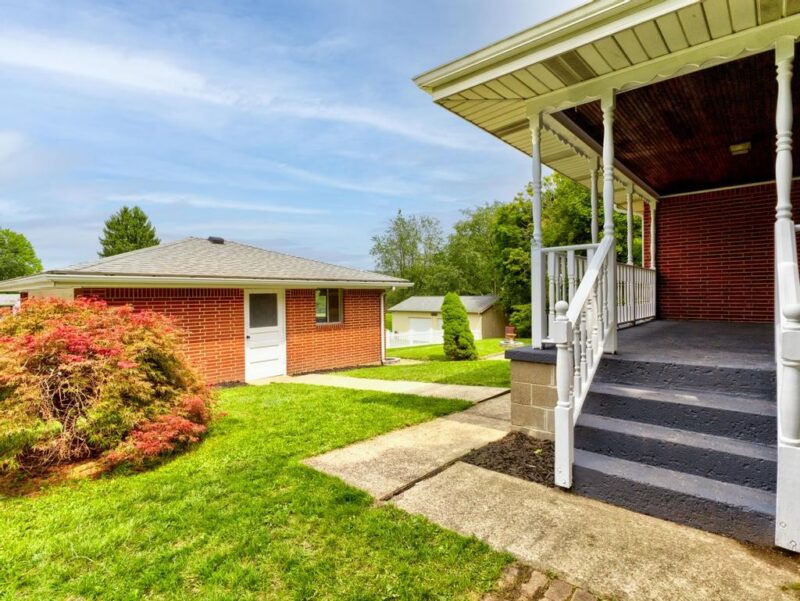 217 Edgewood Ave — photo 4