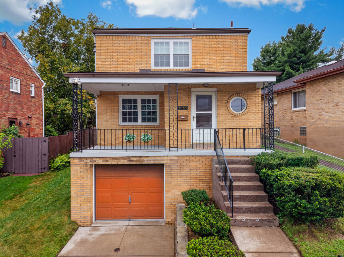 1638 Hawthorne STREET — photo 1