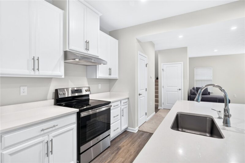 1319 Francis Way — photo 3