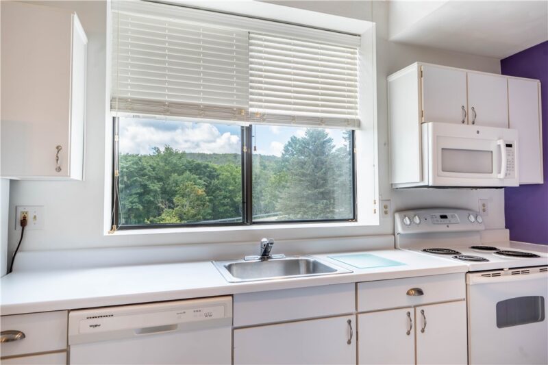 8036 Meadowridge Dr — photo 4