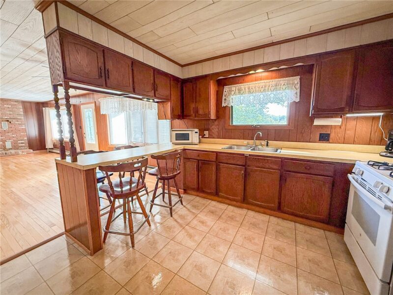 552 Queenstown Rd — photo 2