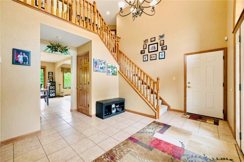 760 Westminster Dr — photo 2