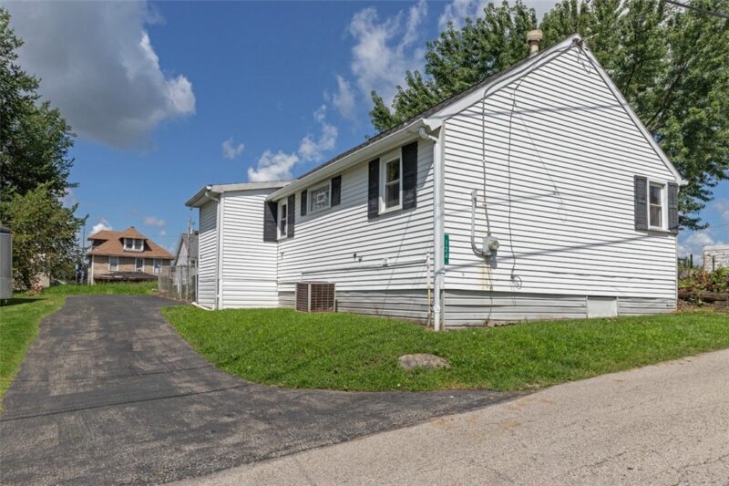 124 Reed Ave — photo 3