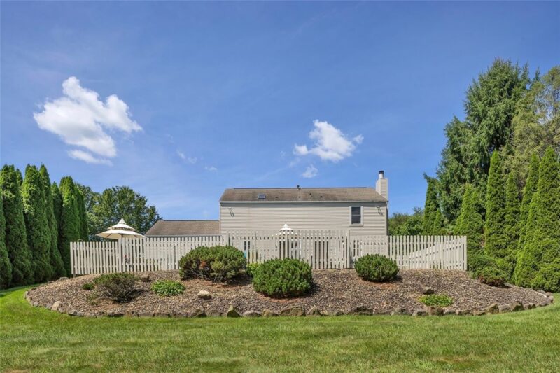 204 Trillium Dr — photo 4
