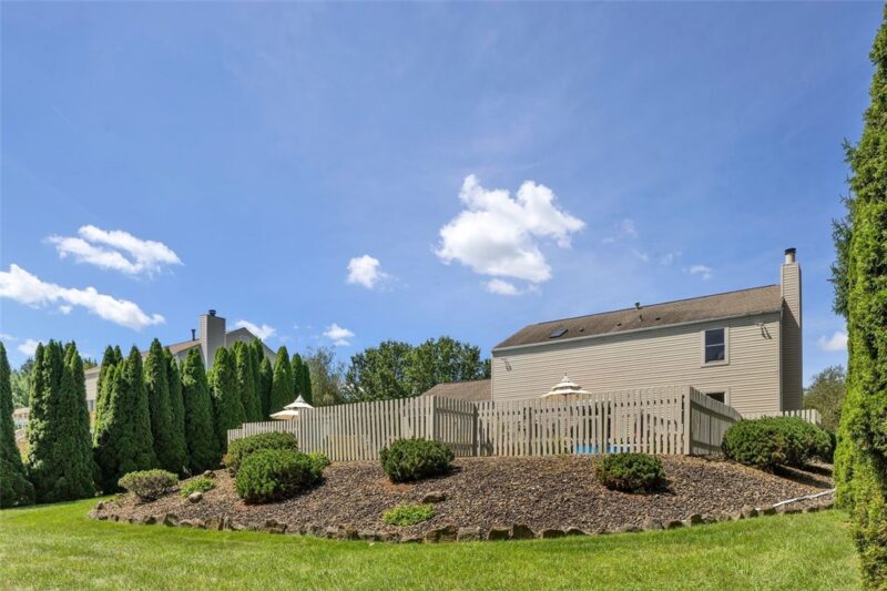 204 Trillium Dr — photo 5