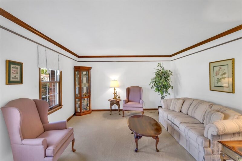 204 Trillium Dr — photo 8