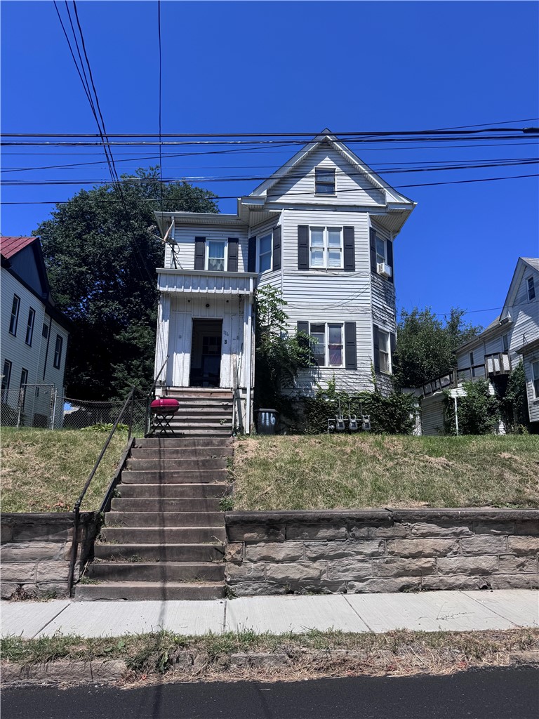 116 Hall Ave — photo 1