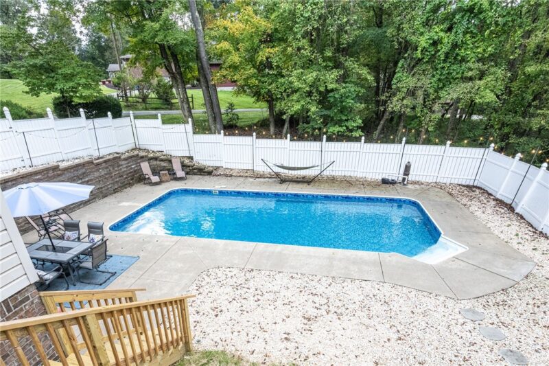 328 Comstock Dr — photo 2