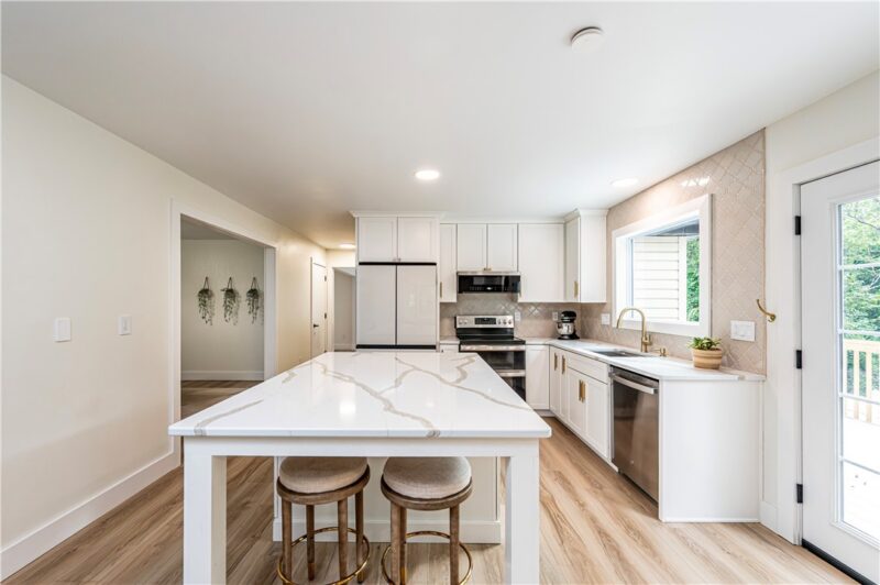 328 Comstock Dr — photo 4
