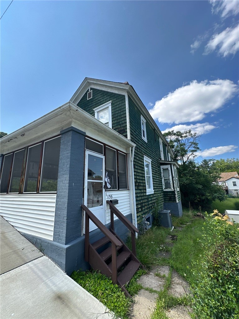 156 Dewey St — photo 2