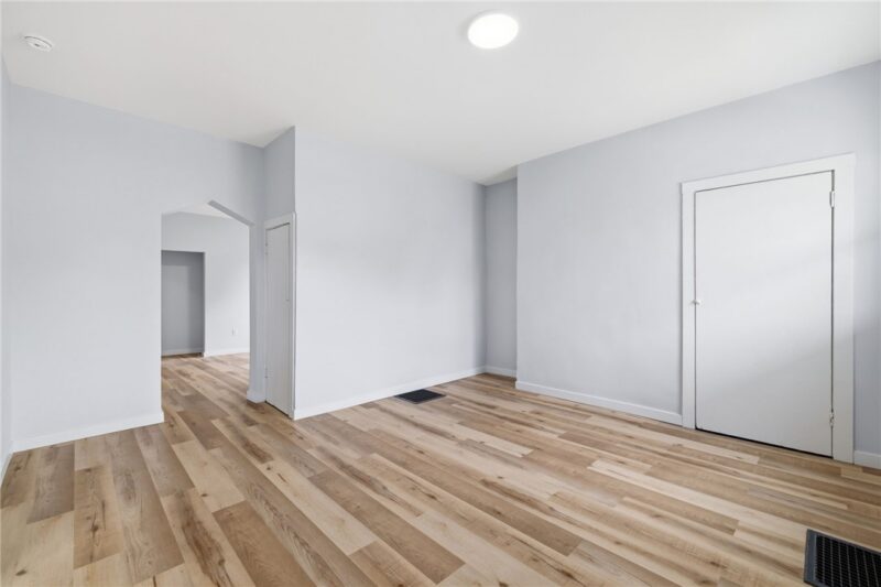 220 E 15th Street — photo 3