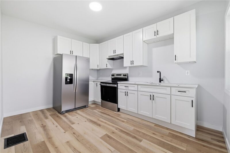 220 E 15th Street — photo 8