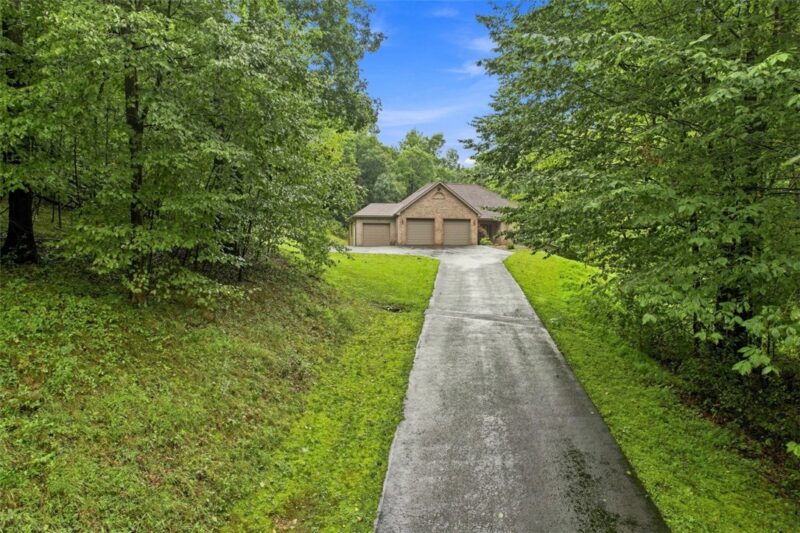 221 Shaw Court — photo 3