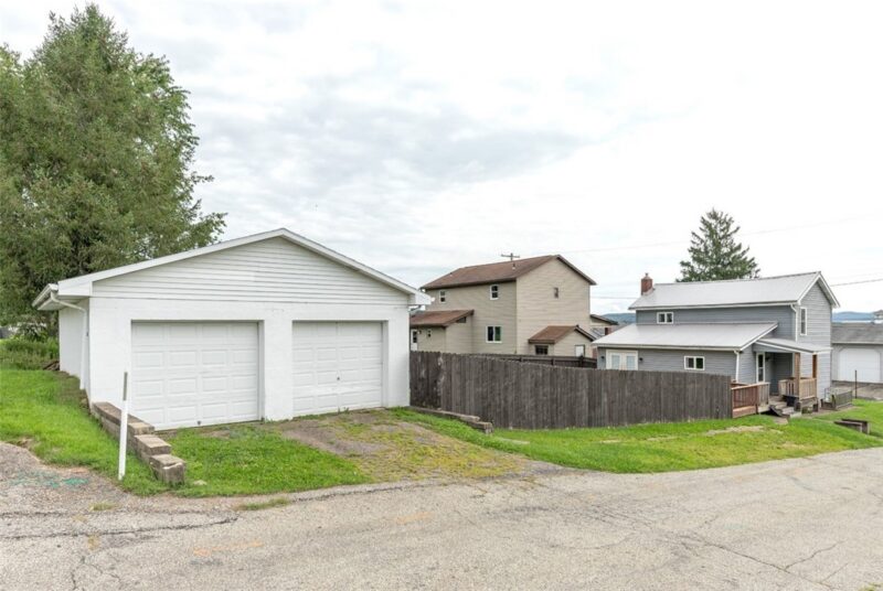 1650 Main St — photo 3