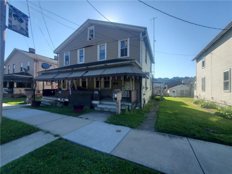 1320 3rd Ave — photo 2