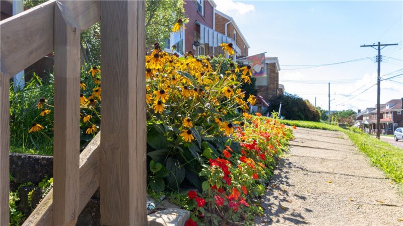 2121 Fairland St — photo 2
